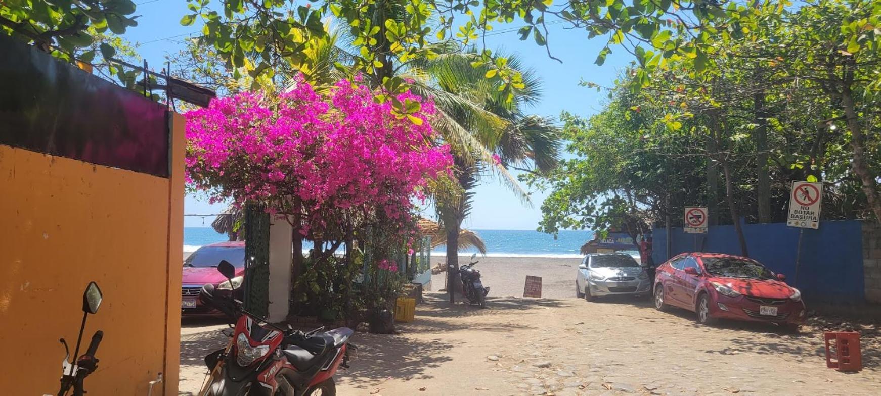 Hostal Tia Reyna El Zonte Ngoại thất bức ảnh
